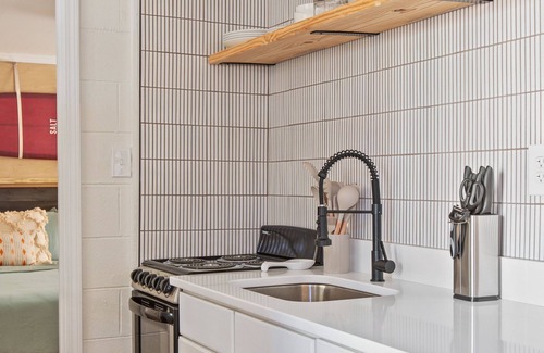 Kure Beach Condo | Surfers Oasis in Kure Beach! laid back vibes short walk to Pier and restaurants