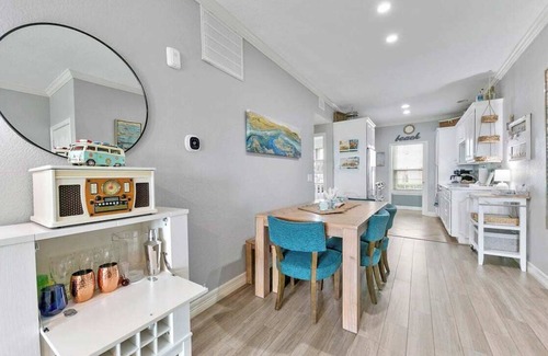Galveston Condo | "Surfin Safari" - 2B/2B BEACHFRONT, gated, NEW REMODEL, washer/dryer, FRONT ROW
