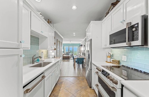 Galveston Condo | "Surfin Safari" - 2B/2B BEACHFRONT, gated, NEW REMODEL, washer/dryer, FRONT ROW