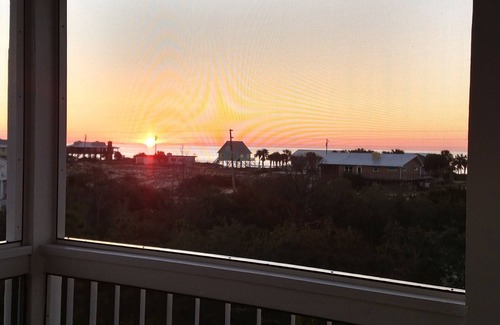 St. George Island House | SURFING SEA TURTLE, pool, gulf view, short walk to the beach