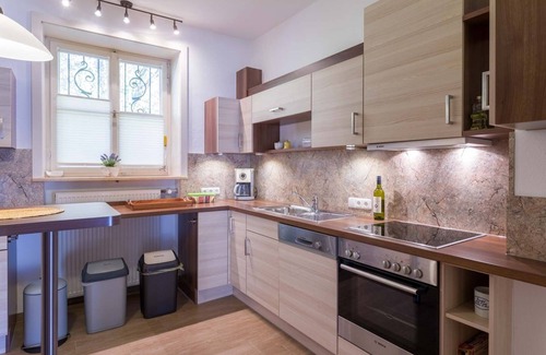Oberschonau Apartment | Surrounded by a breathtaking mountain scenery central to all destinations.