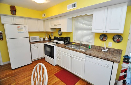 Ocracoke Condo | Susan's Island Villa: Condo convenient to restaurants and shops.
