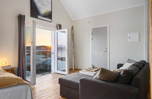 Averoy Municipality House | Sveggvika Guesthouse