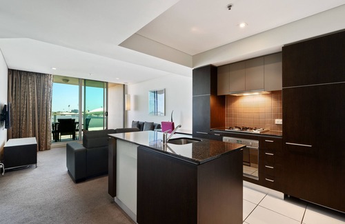 Adelaide Central Business District Apartment | Swainson at Embassy - 917