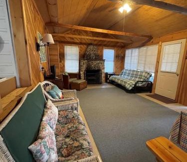 Sebago House | SWALLOW - LIMIT 4 cottage