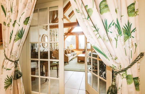 Holymoorside Cottage | SWALLOWS BARN, family friendly, with a garden in Chesterfield