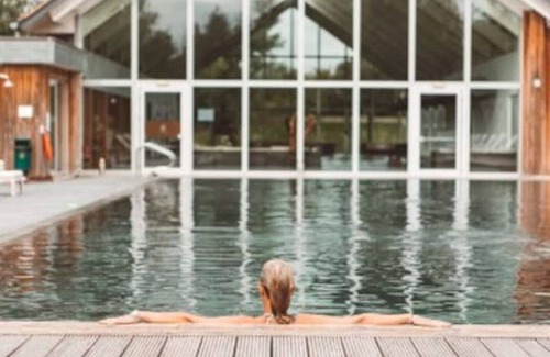 Cirencester Apartment | Swallows Nest,lower Mill Estate, Lakeside Home/spa