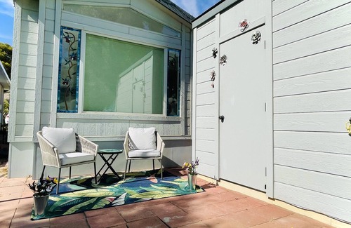 Desert Hot Springs House | Swan Lake House and Hot Spring Mineral Pools