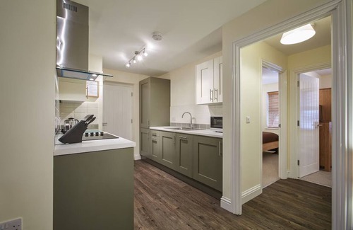Swindon Apartment | Swan Place 2 Bedroom | Close to Swindon City Center | Ready for Family Stay