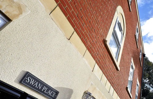 Swindon Apartment | Swan Place 2 Bedroom | Close to Swindon City Center | Ready for Family Stay