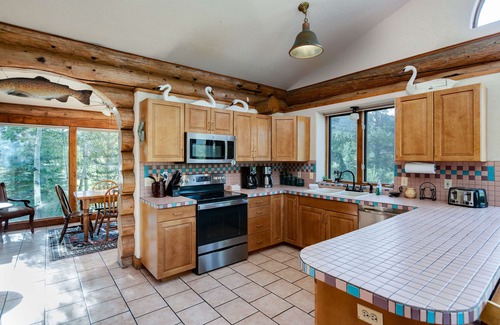 Breckenridge House | Swan River Lodge Home: Spacious, Hot Tub