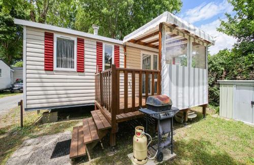Saint-Jean-de-Monts Ski Chalet | Swanky Mobile Home in Saint Jean de Monts near Seabeach