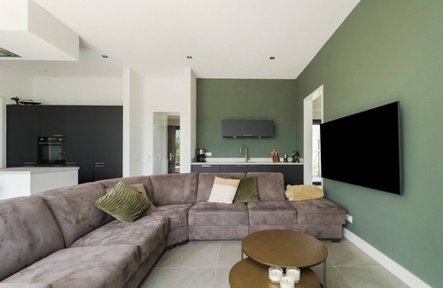 Zeewolde Villa | Swanky villa in Zeewolde with garden