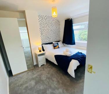 Cradley Heath House | SwankyHome4Groups n Contractors