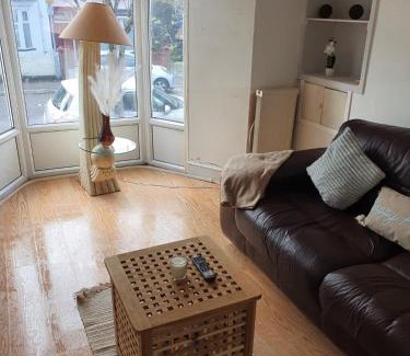Uplands Apartment | Swansea central large beach house
