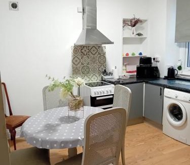 Uplands Apartment | Swansea central large beach house