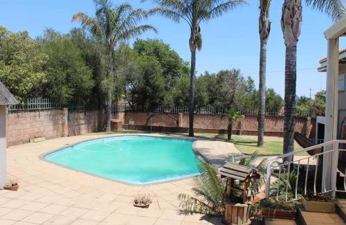 Krugersdorp House | Swartbessie Geusthouse