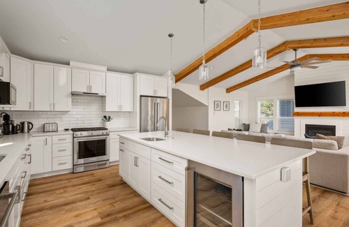 Nelscott House | Sweeping Coastal and Ocean Views, Pet Friendly, Hot Tub, All En-Suite Bathrooms, Games, Near Beach