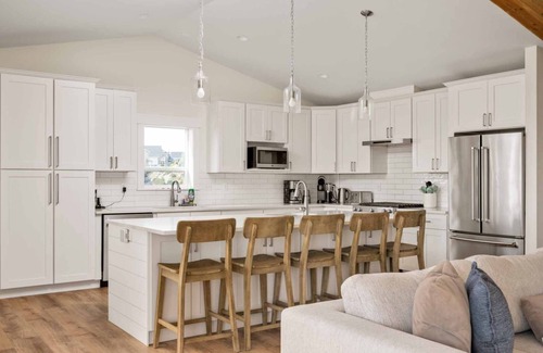 Nelscott House | Sweeping Coastal and Ocean Views, Pet Friendly, Hot Tub, All En-Suite Bathrooms, Games, Near Beach