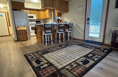 Two Harbors House | Sweeping lake views-5 min drive to Gooseberry-10 min to Two Harbors-3 bedrooms