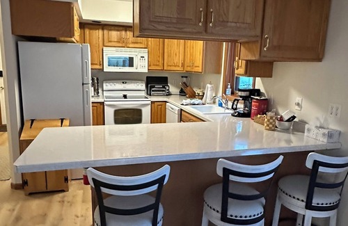 Two Harbors House | Sweeping lake views-5 min drive to Gooseberry-10 min to Two Harbors-3 bedrooms