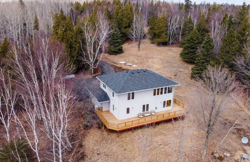 Two Harbors House | Sweeping lake views-5 min drive to Gooseberry-10 min to Two Harbors-3 bedrooms