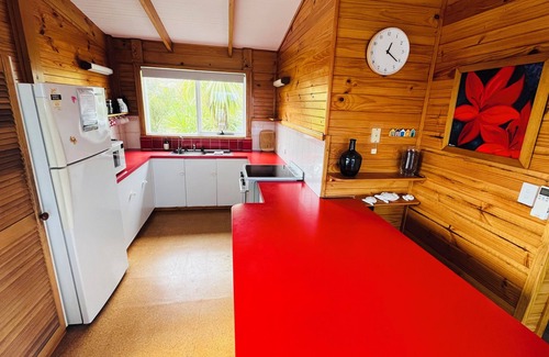 Coles Bay House | Sweeping views of Sand Piper Beach!