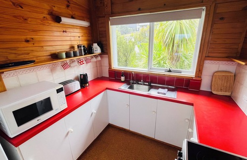 Coles Bay House | Sweeping views of Sand Piper Beach!