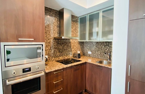 Central Waterfront Condo | Sweet and Cozy 1 Bedroom in the heart of Downtown