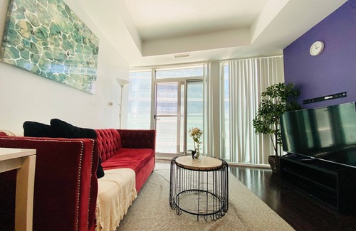 Central Waterfront Condo | Sweet and Cozy 1 Bedroom in the heart of Downtown