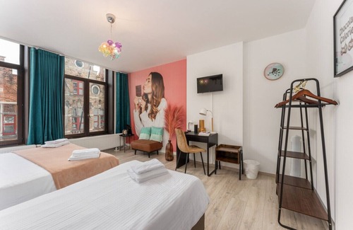 Historical Center Bruges Hotel | Sweet chocolate room by Charlie's choco factory - Perfect for up to 3 people!