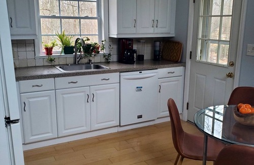 Niantic Cottage | Sweet Cottage in Beach Community