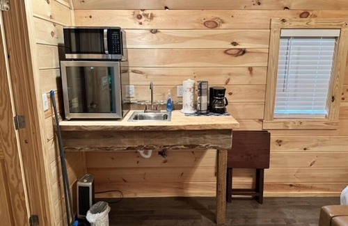 Gatlinburg - Pigeon Forge Cabin | Sweet Delight: Tiny Cabin by the Great Smoky Mountains