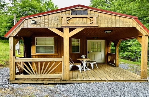 Gatlinburg - Pigeon Forge Cabin | Sweet Delight: Tiny Cabin by the Great Smoky Mountains