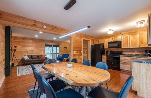 Logan Cabin | Sweet Escape - Getaway to Unforgettable Moments