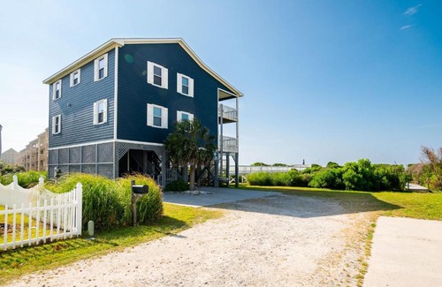 Long Beach House | Sweet Retreat by Oak Island Accommodations