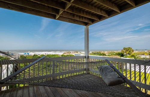 Long Beach House | Sweet Retreat by Oak Island Accommodations