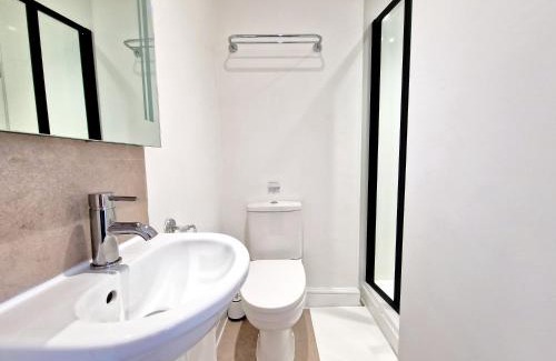 Oxford House | Sweet Rose Guest House Room 1
