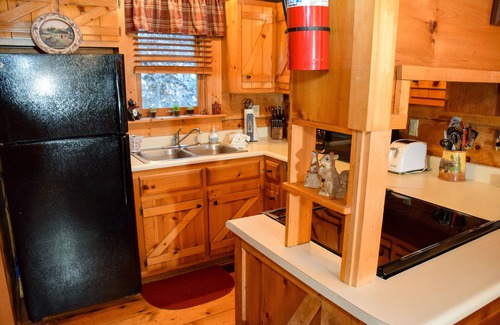Wears Valley Cabin | Sweet Serenity - Easy to Access Cabin By A Small Mountain Stream in Wears Valley
