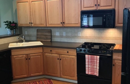 Century West House | Sweet Spot on the West Side of Bend 3 Bdrm 2.5 bath