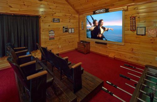 Cosby Apartment | Sweet Tranquility Pool Lodge
