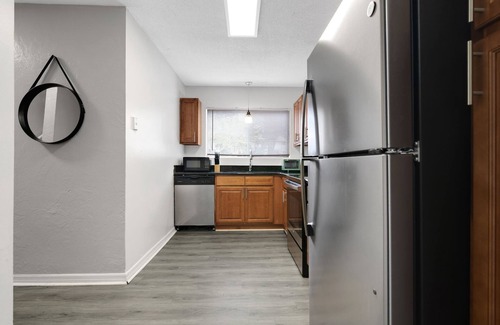 Gainesville Apartment | Sweetwater 7E I Beautiful 2Bd Apt I Free Parking