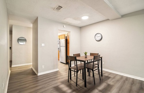 Gainesville Apartment | Sweetwater 8E I Beautiful 2Bd Apt I Free Parking