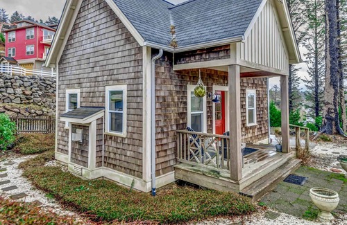 Nelscott Cottage | Swell Life Olivia Beach - Pets & Summer Pool