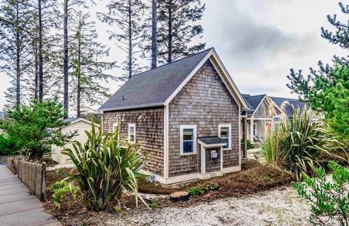 Nelscott Cottage | Swell Life Olivia Beach - Pets & Summer Pool