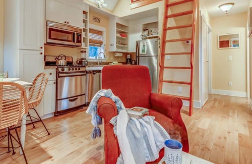 Nelscott Cottage | Swell Life Olivia Beach - Pets & Summer Pool