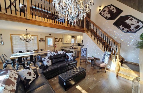 Albrightsville Ski Chalet | Swept Away Chalet - Luxurious NEW 6 BR Sleeps 16