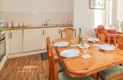 Wing Cottage | SWIFT COTTAGE, pet friendly, character holiday cottage in Milton