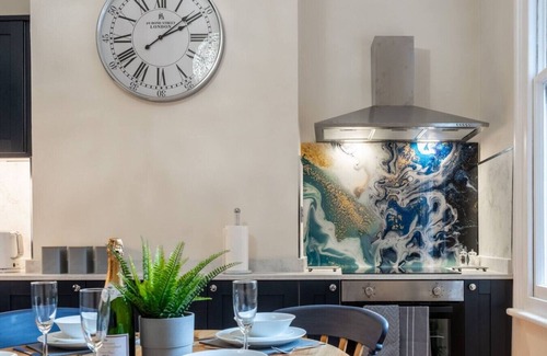 Norwich Apartment | Swift Host | Beautiful 1 bed with Parking