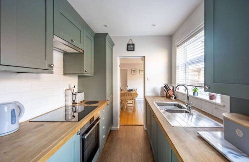 Norwich House | Swift Host | Central | 3 Bedrooms | Parking